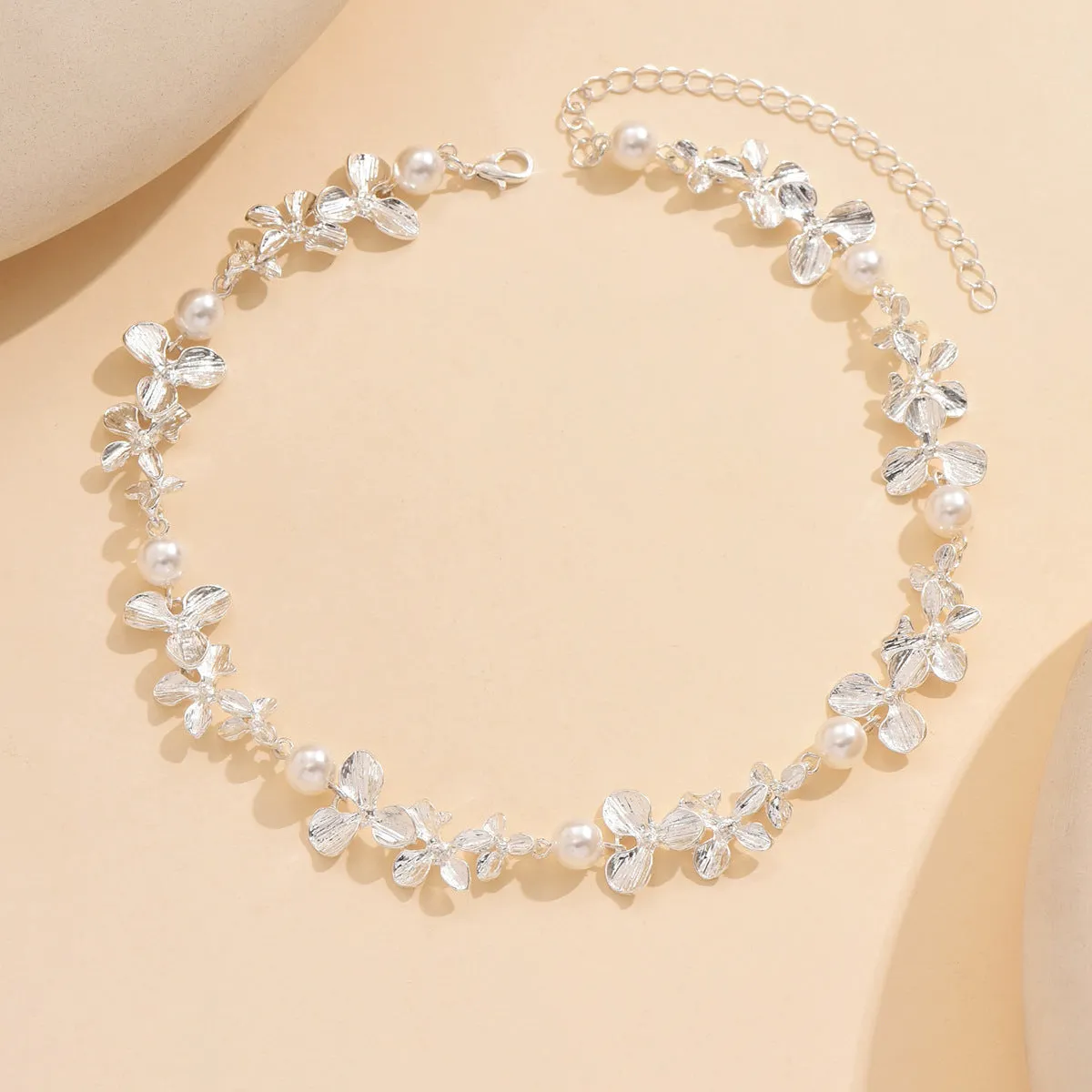 Bright silver flower pearl curved needle necklace on alloy clavicle chain, geometric pendant, vacation style