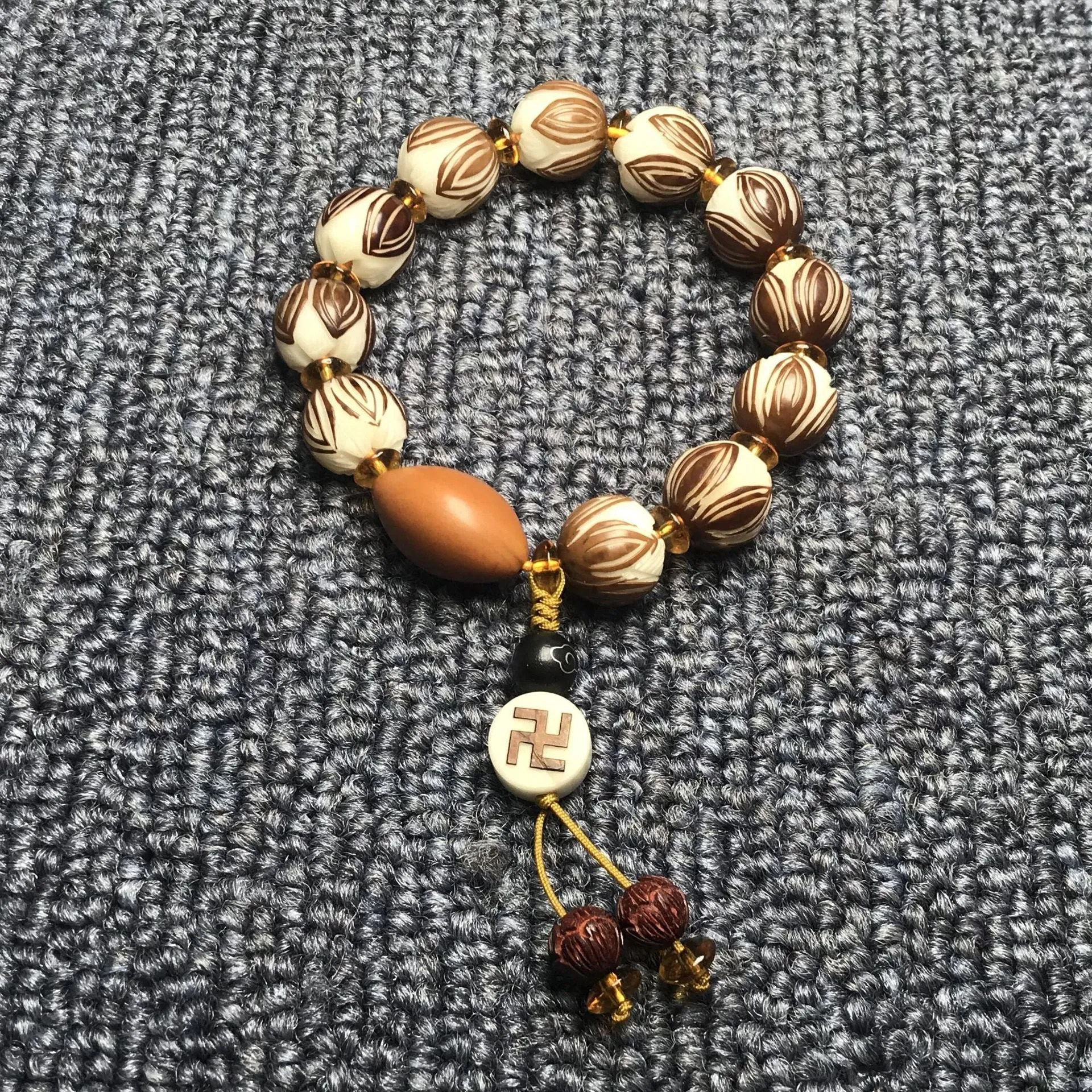 White jade bodhi root carved lotus bracelet in lotus ten thousand words style unisex national style