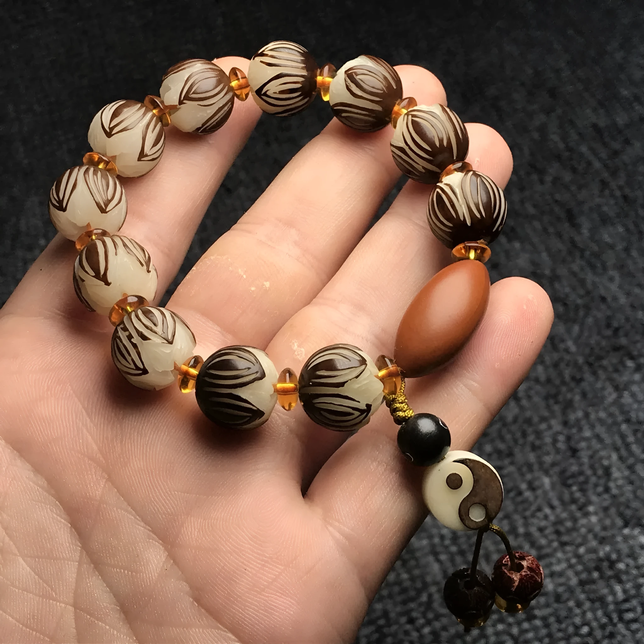 White jade bodhi root carved lotus bracelet in lotus ten thousand words style unisex national style