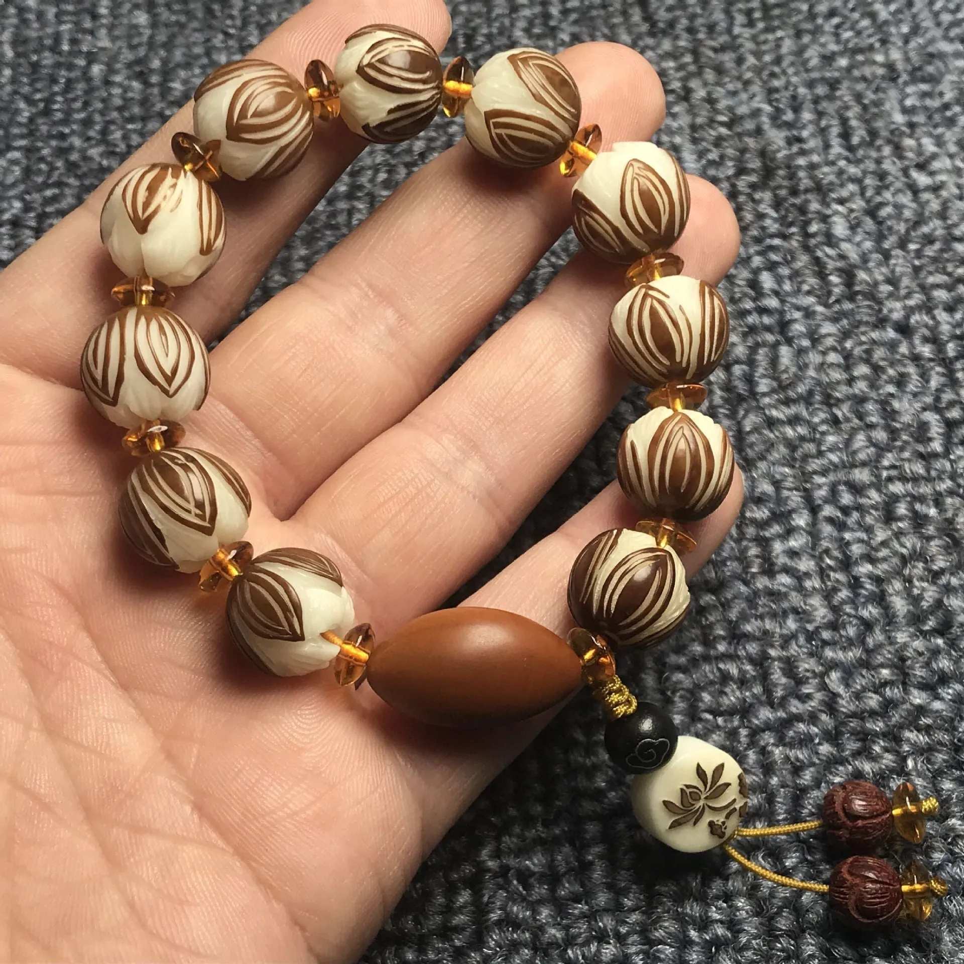 White jade bodhi root carved lotus bracelet in lotus ten thousand words style unisex national style