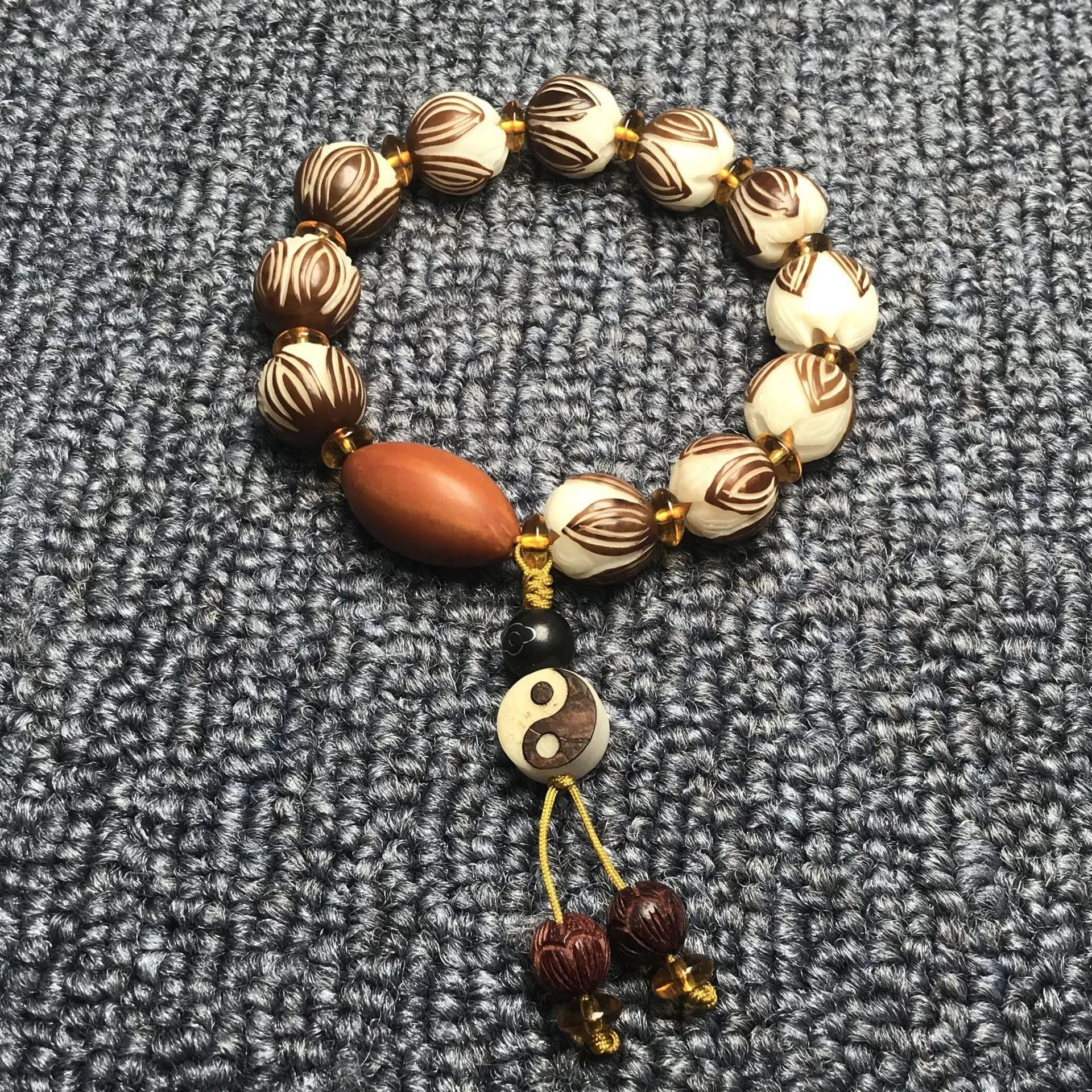 White jade bodhi root carved lotus bracelet in lotus ten thousand words style unisex national style