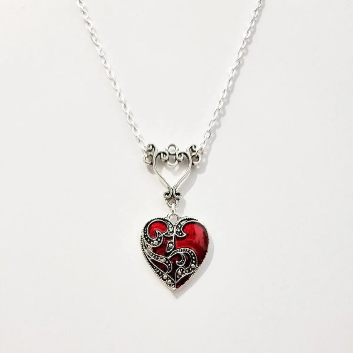 Heart-shaped alloy necklace with electroplated finish, colour AQ-5557, unisex design