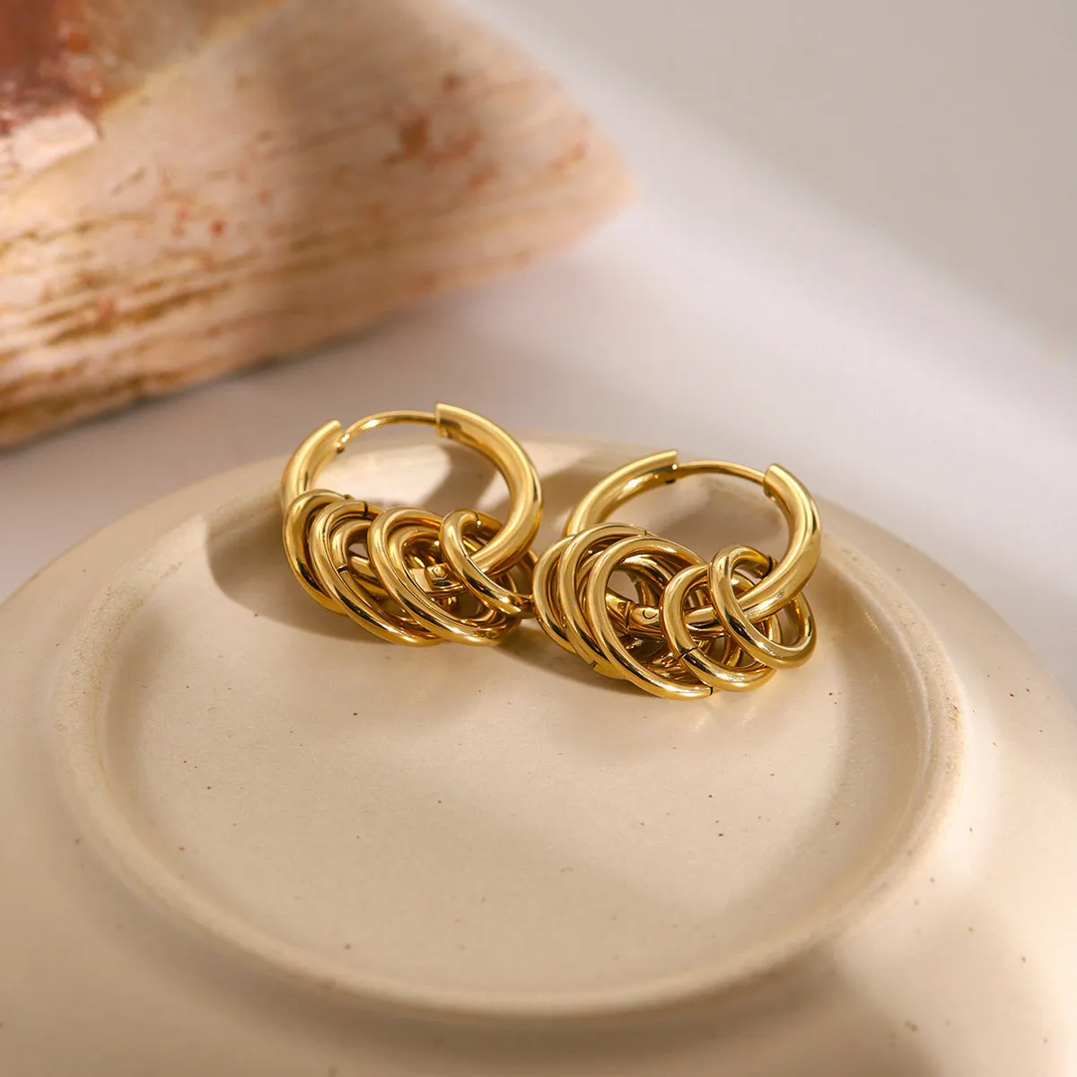 Personality stainless steel electroplated earrings in JDE2405019 colour with ins style design