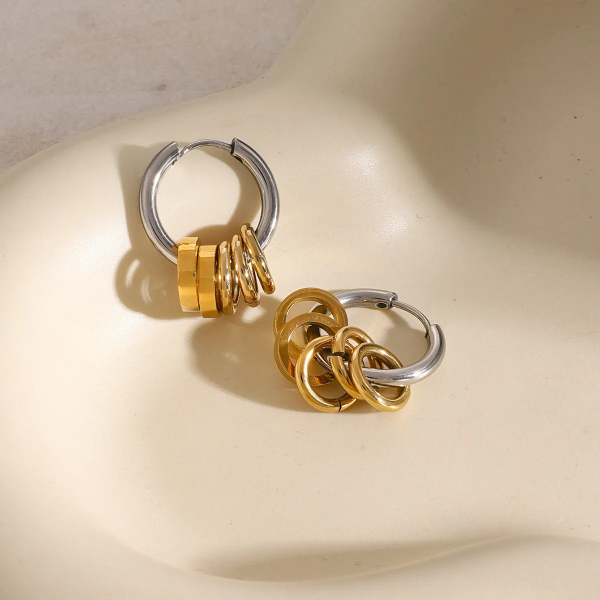 Personality stainless steel electroplated earrings in JDE2405019 colour with ins style design