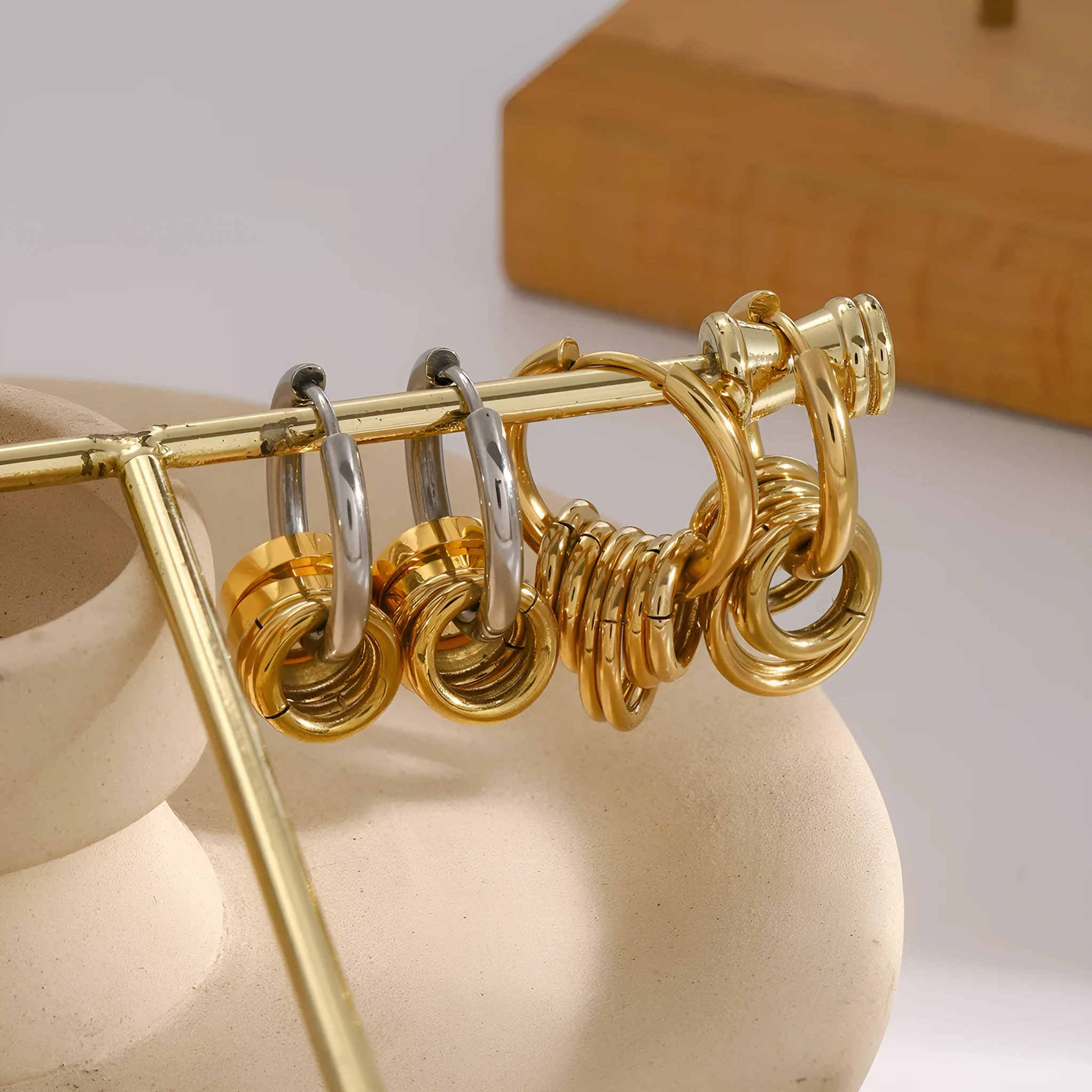 Personality stainless steel electroplated earrings in JDE2405019 colour with ins style design