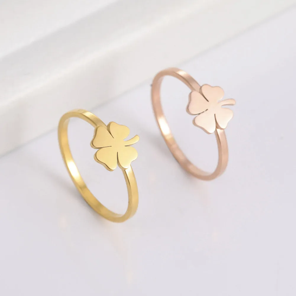 Women's stainless steel four-leaf clover ring in steel colour, flower shape with electroplating finish