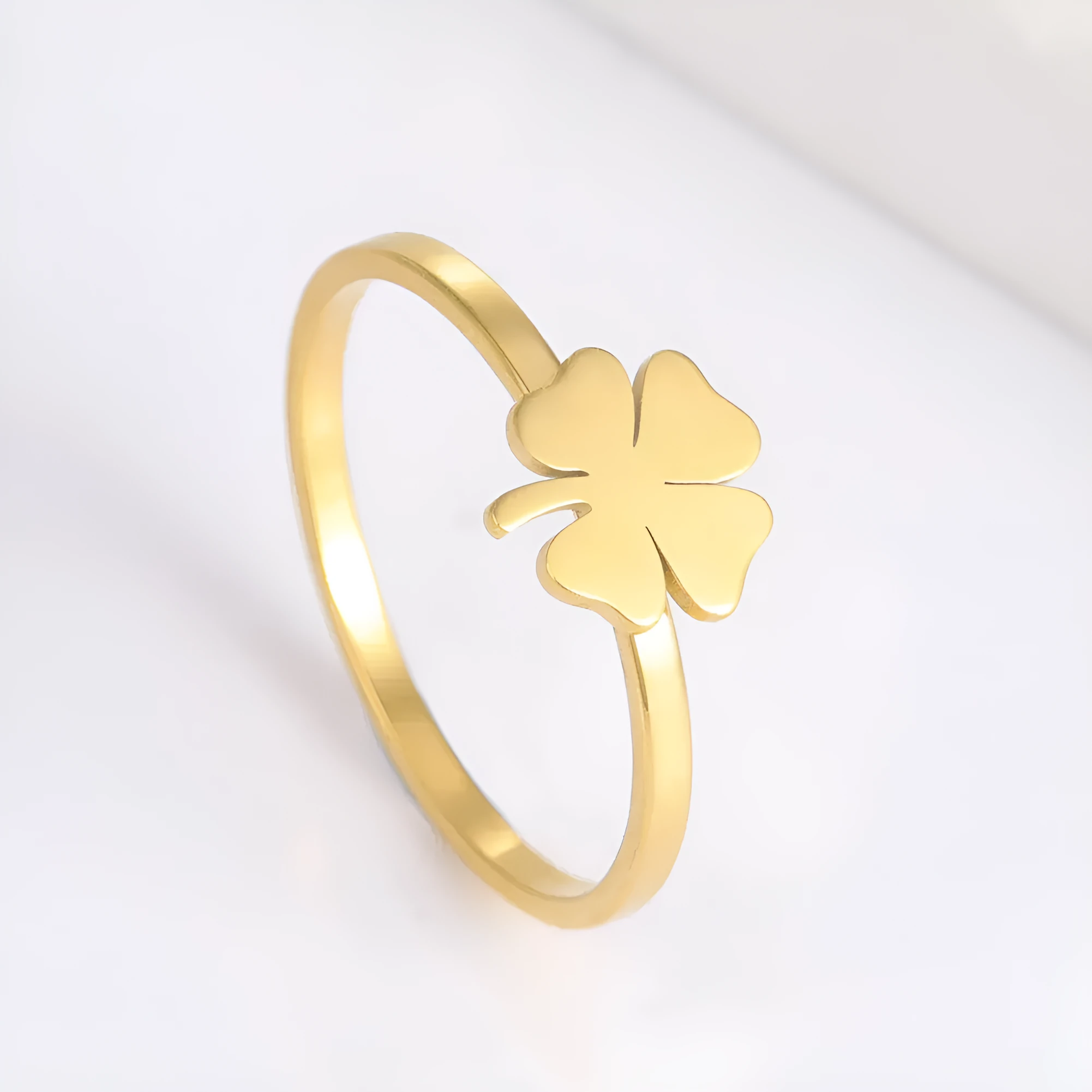 Women's stainless steel four-leaf clover ring in steel colour, flower shape with electroplating finish