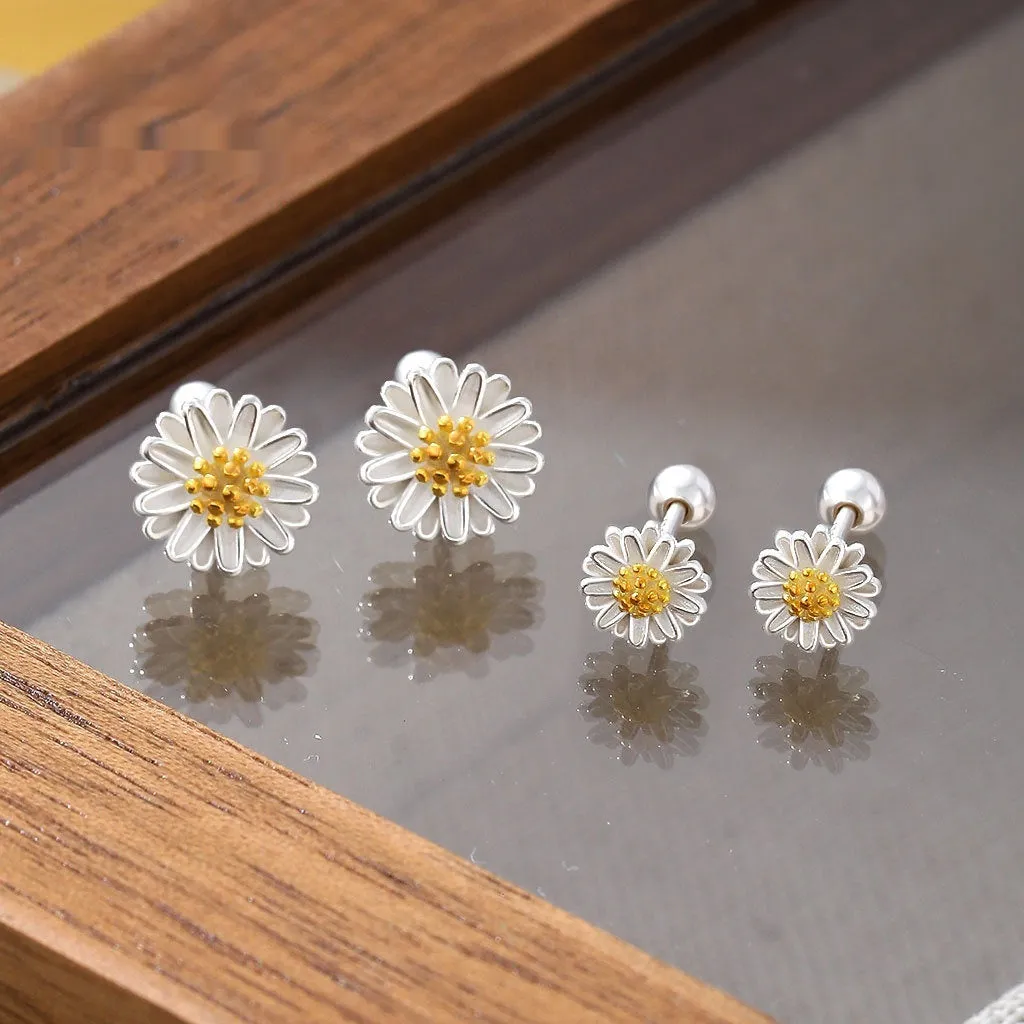 Silver daisy flower stud earrings for women in S999 or S925 silver, available in large or small size