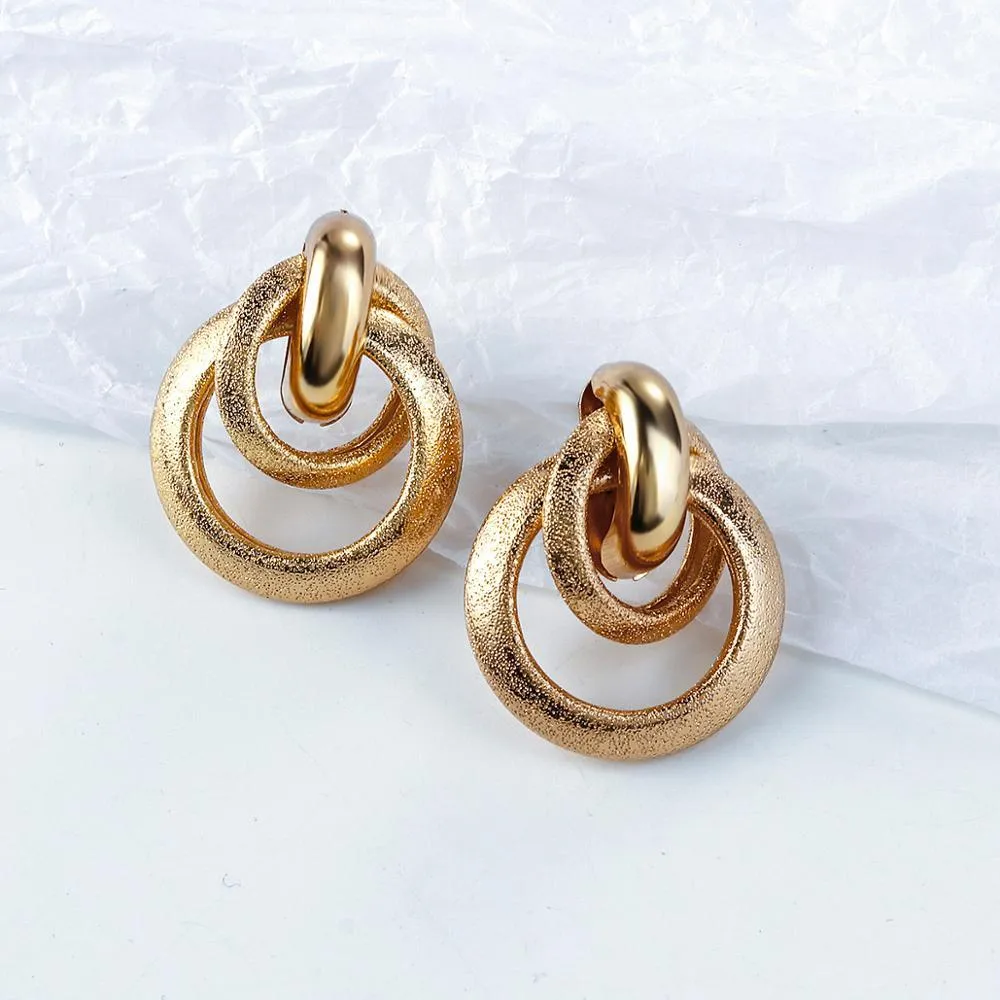 Women's simulated pearl and alloy earrings in gold colour, geometric shape