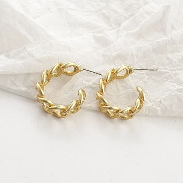 Women's simulated pearl and alloy earrings in gold colour, geometric shape