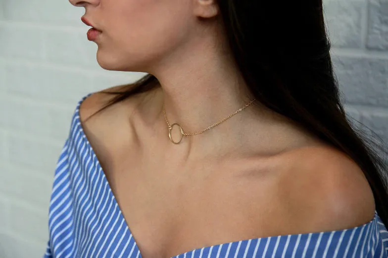 Alloy ring necklace with gold electroplated finish on single-layer chain, individually packed