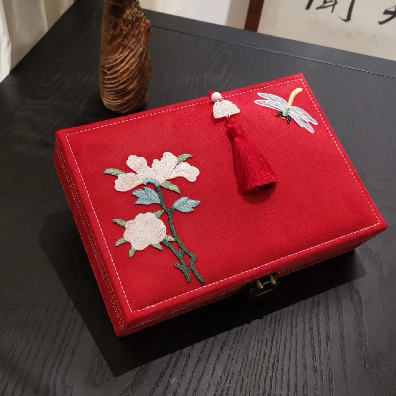 Wooden antique style jewellery box with flannel lining in dark green, 28cm by 19cm by 6.5cm