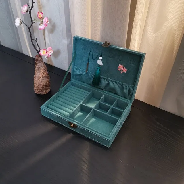 Wooden antique style jewellery box with flannel lining in dark green, 28cm by 19cm by 6.5cm