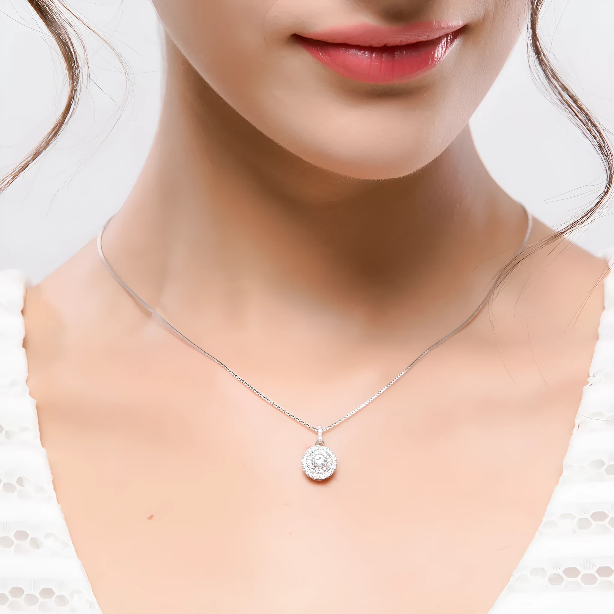 Copper round shape women's necklace in platinum colour size 5cm individually packed