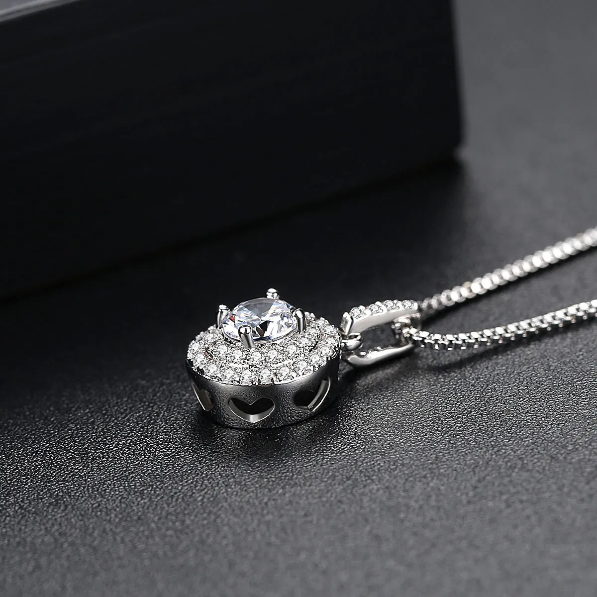 Copper round shape women's necklace in platinum colour size 5cm individually packed