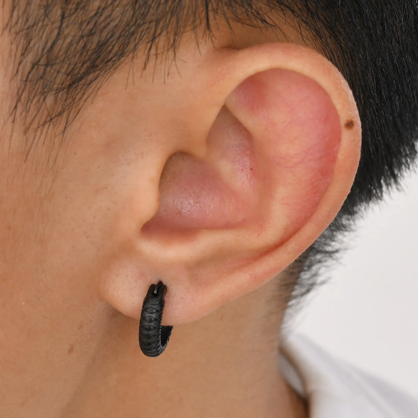 Stainless steel snake pattern hip hop ear rings in black and gold colour options