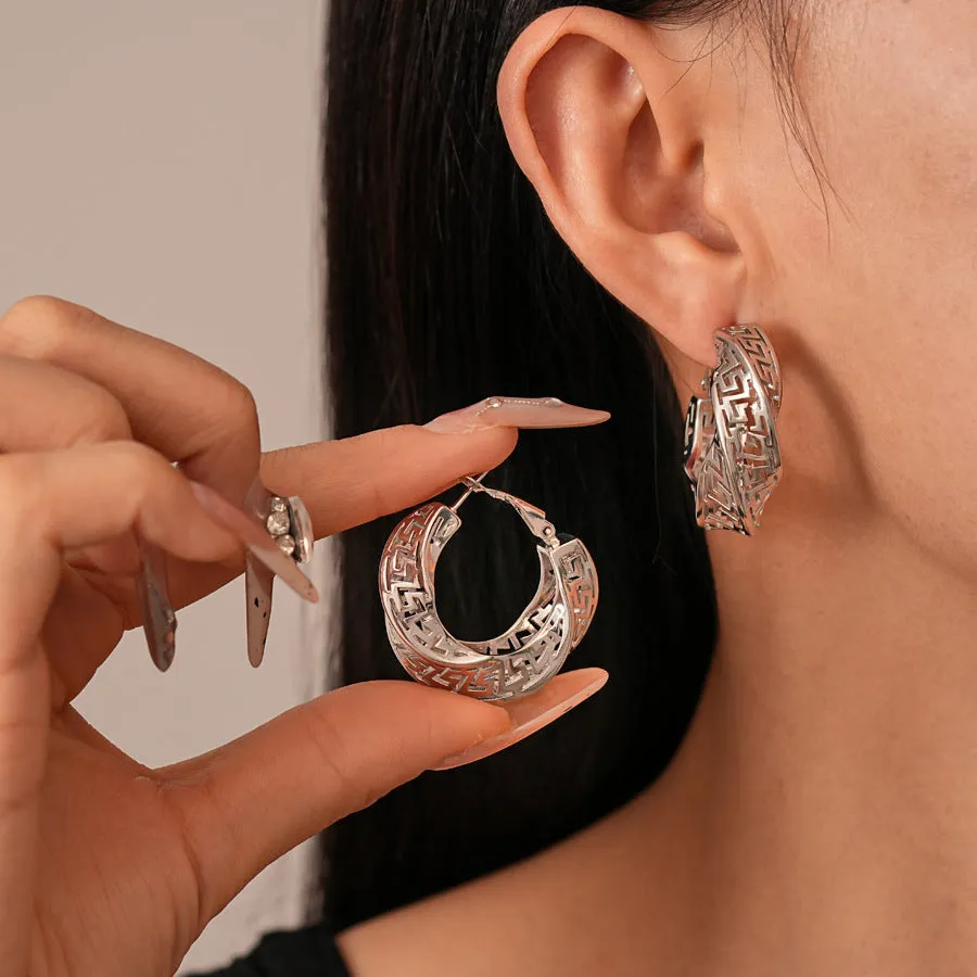 Geometric hollow stud earrings in gold and silver colours with twisted round design