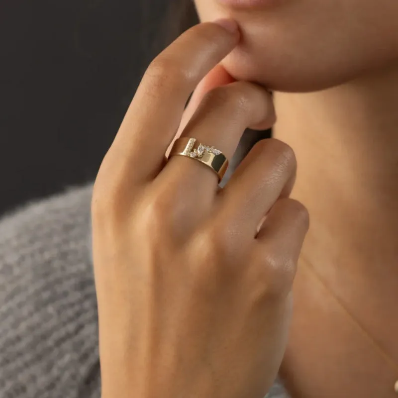 Gold electroplated copper ring with shining zircon stone showing front view