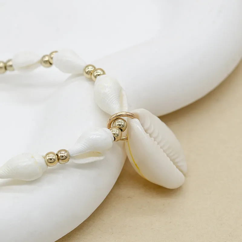 White conch bead necklace with mother pearl shellfish pendant on regular chain