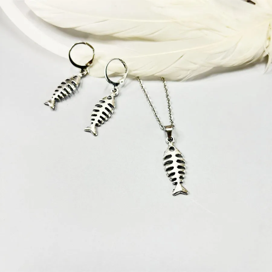 A pair of retro-style alloy earrings with a fishbone pendant hanging from an O-shaped chain.