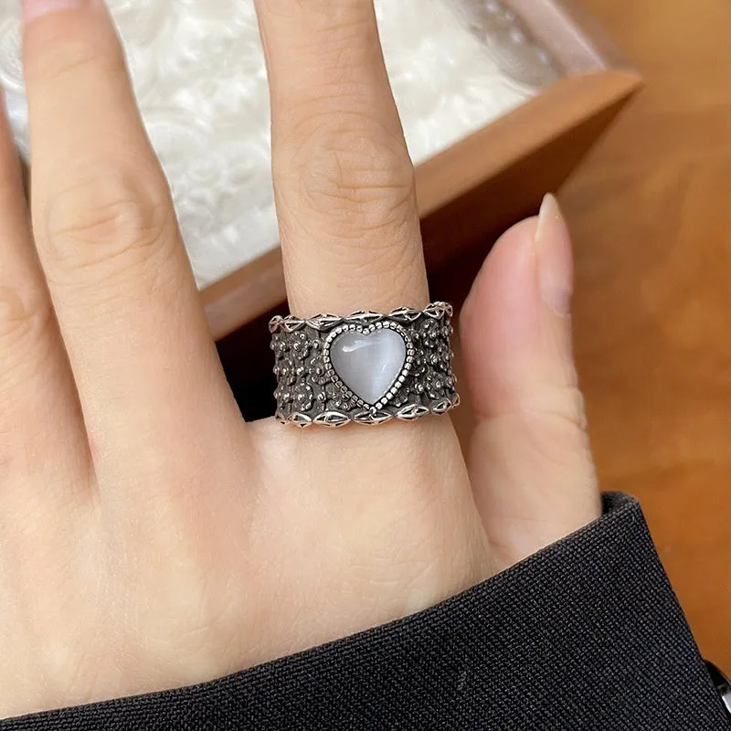 Retro heart-shaped women's ring with adjustable opening in white copper plated silver