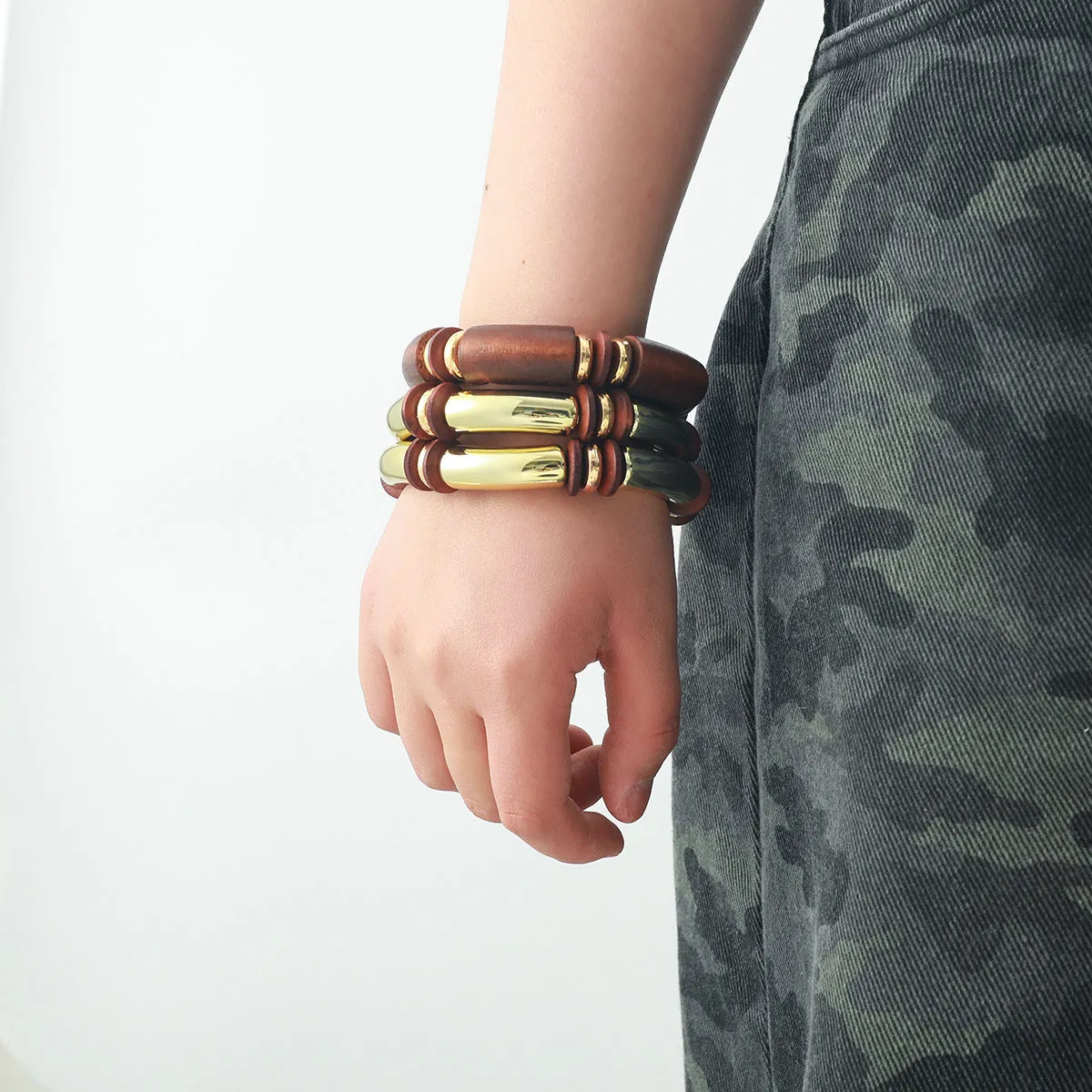 Women's layered wooden necklace and matching bracelet set in European exaggerated style