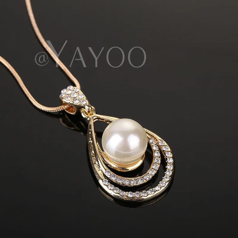 Women's fashion pearl jewelry set with drop-shaped simulated pearl necklace and earrings in silvery colour