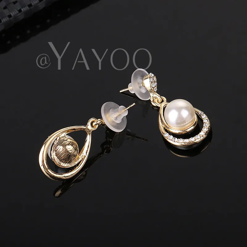 Women's fashion pearl jewelry set with drop-shaped simulated pearl necklace and earrings in silvery colour