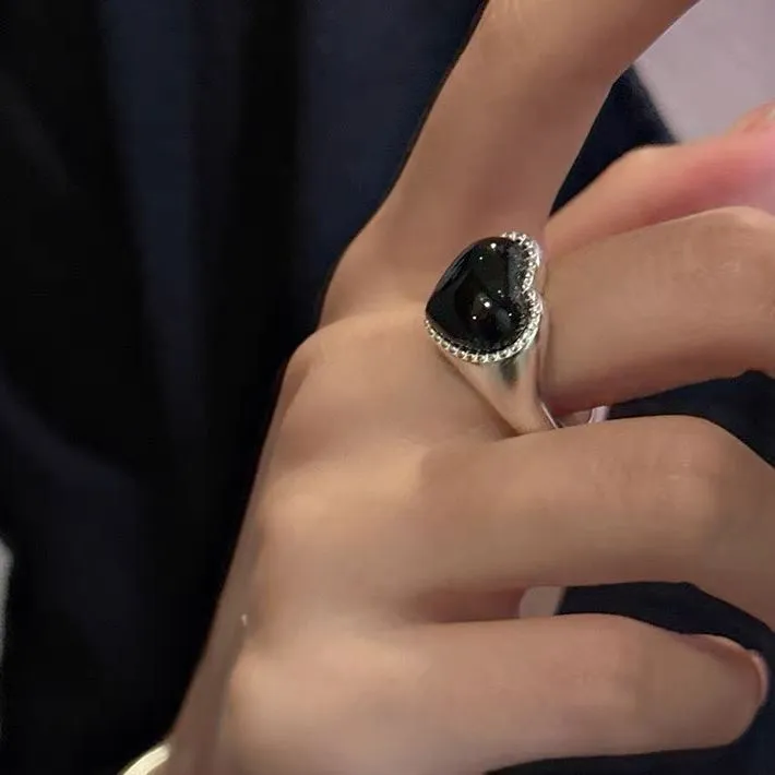 S925 sterling silver ring with heart-shaped black agate stone and adjustable open mouth design
