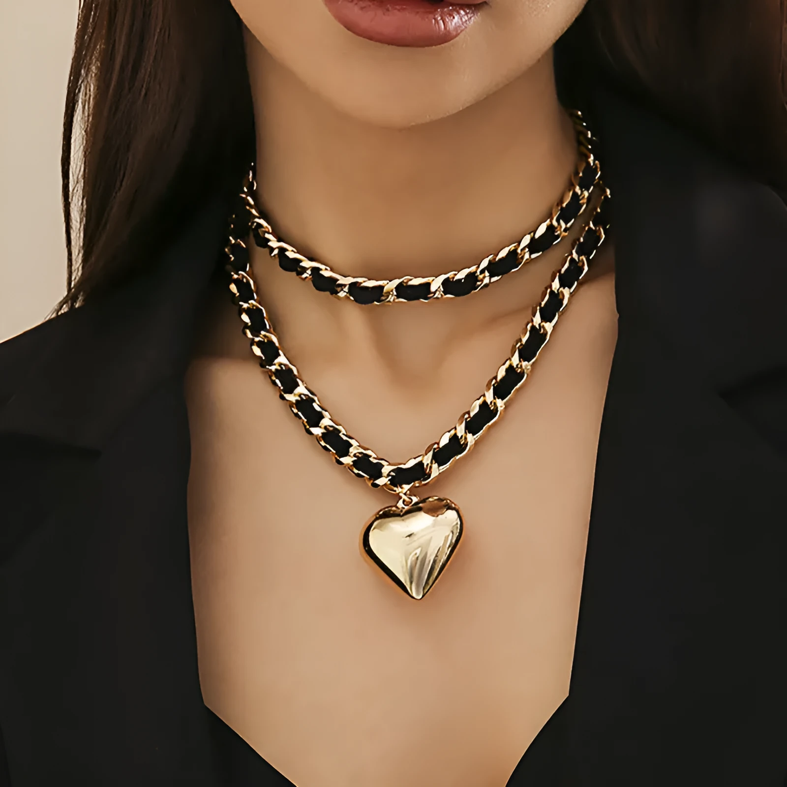 Big Love double-layer chain necklace with heart pendant in gold finish on woman