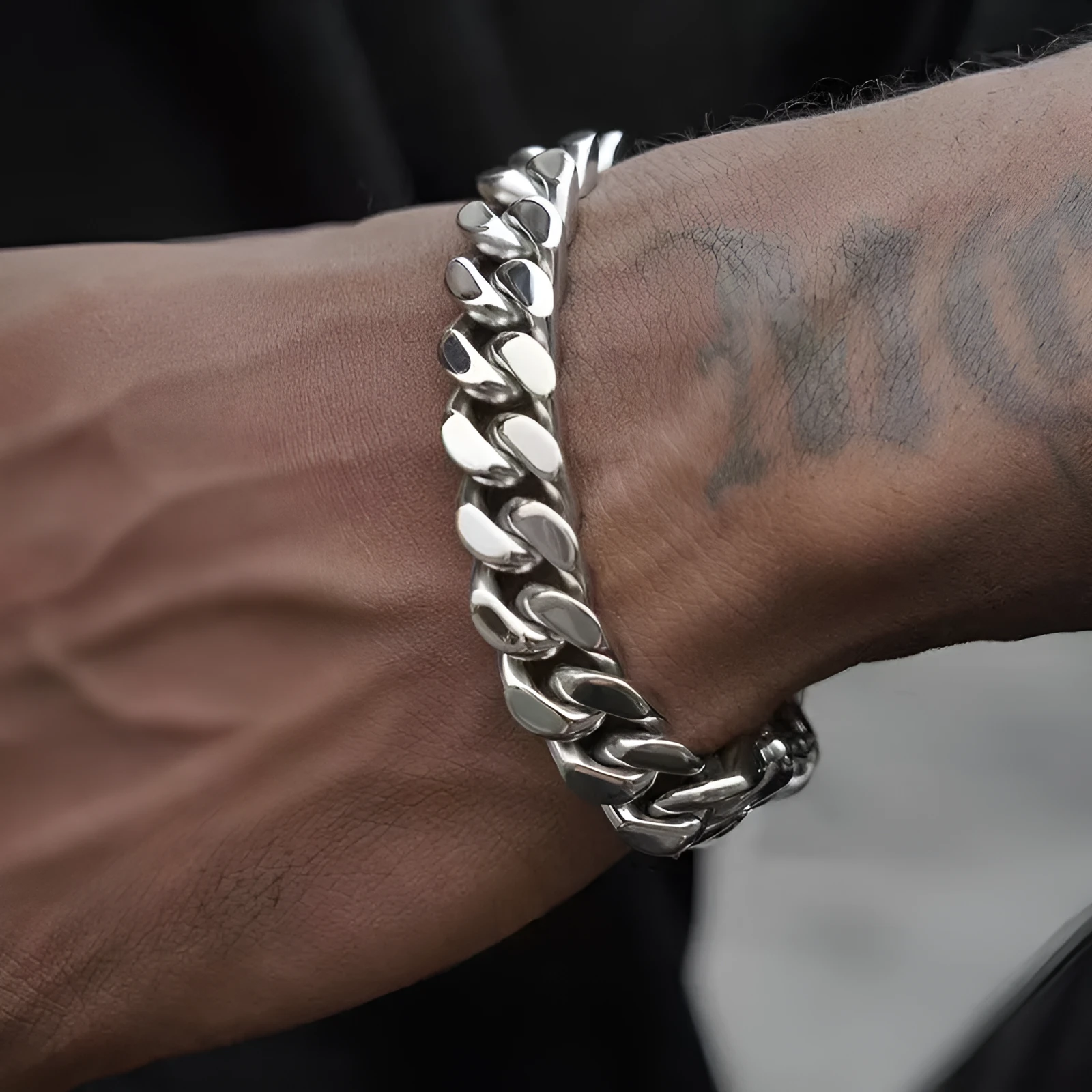 Silver titanium steel Cuban chain bracelet 21cm circumference 9mm width unisex