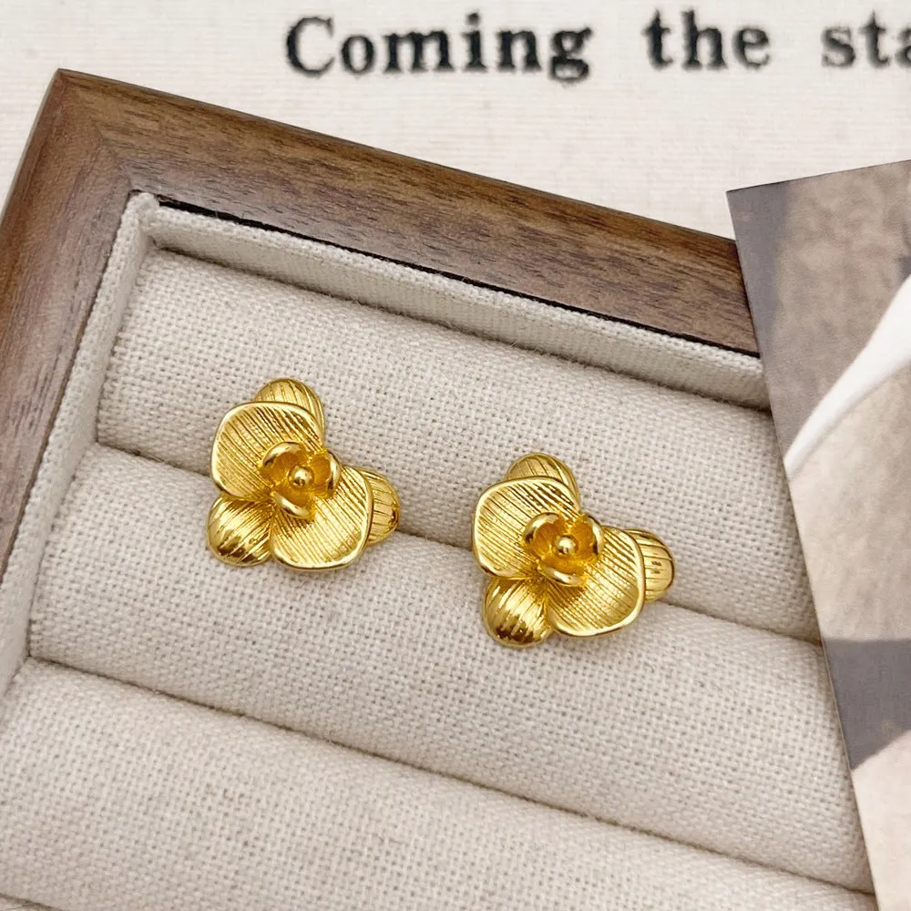 Retro floral earrings for women in gold and silver colours with petal design