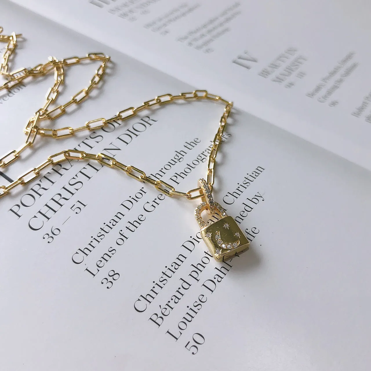 Sterling silver 18k gold geometric lock pendant short neck chain for women