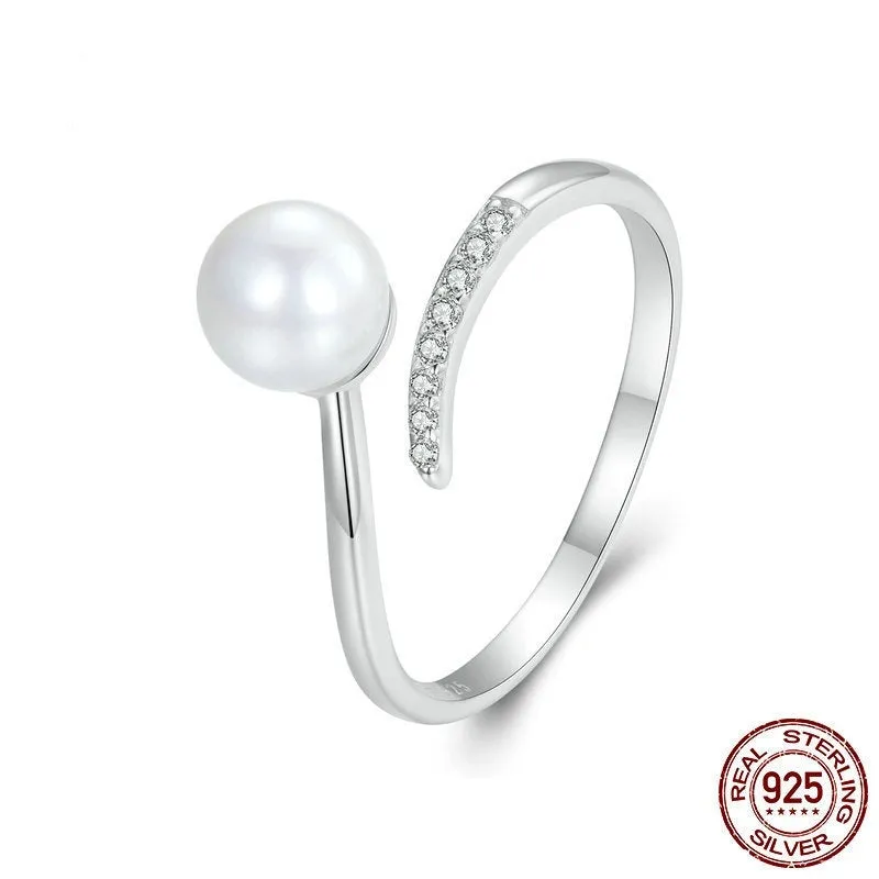 S925 sterling silver adjustable ring with shell pearls on woman's hand