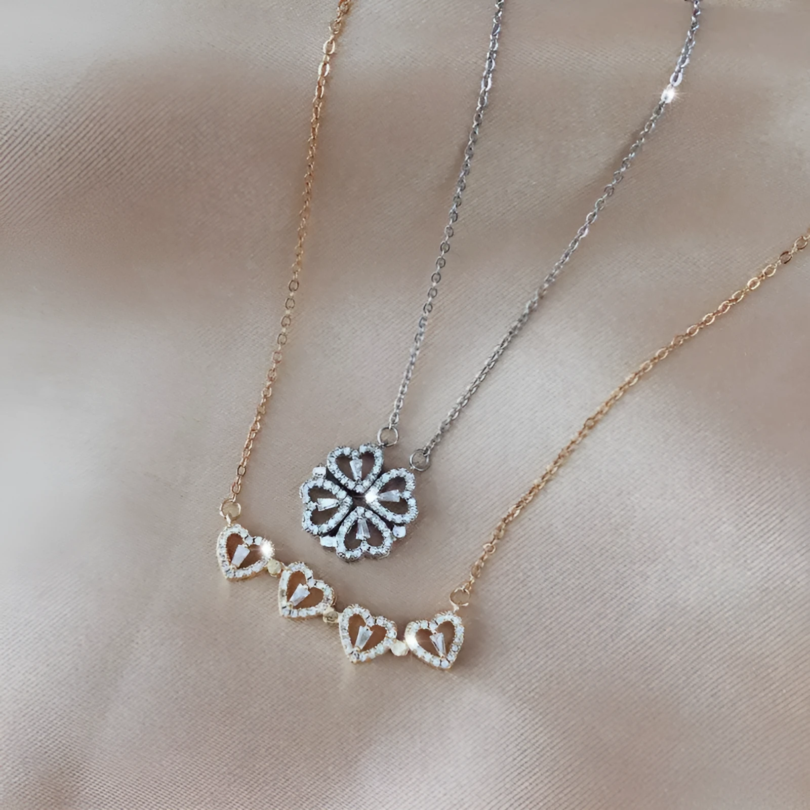 Detachable four-leaf clover necklace in titanium steel with zircon accents, short clavicle chain, multiple wearing options
