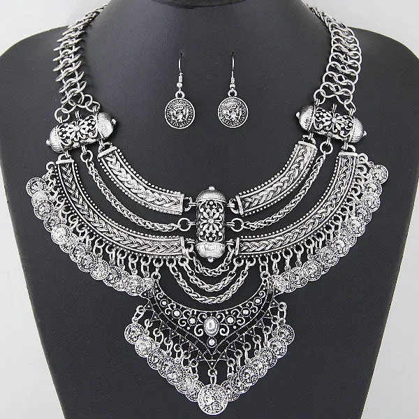 Alloy diamond short necklace with floral flower design and crystal detailing