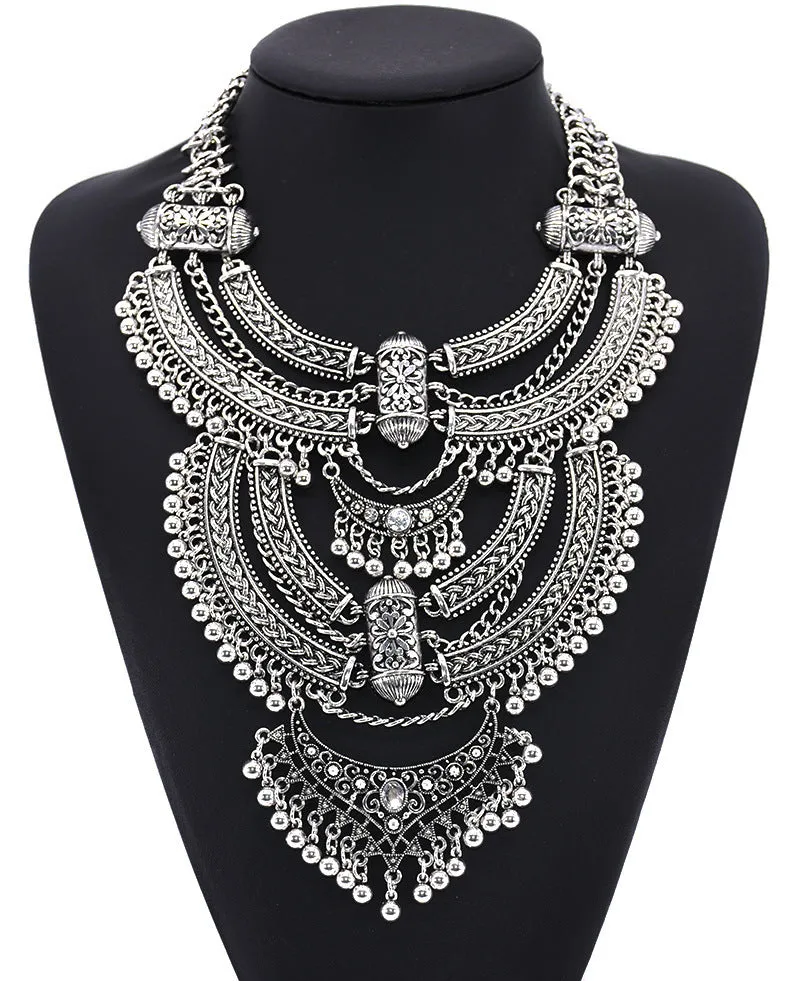Alloy diamond short necklace with floral flower design and crystal detailing