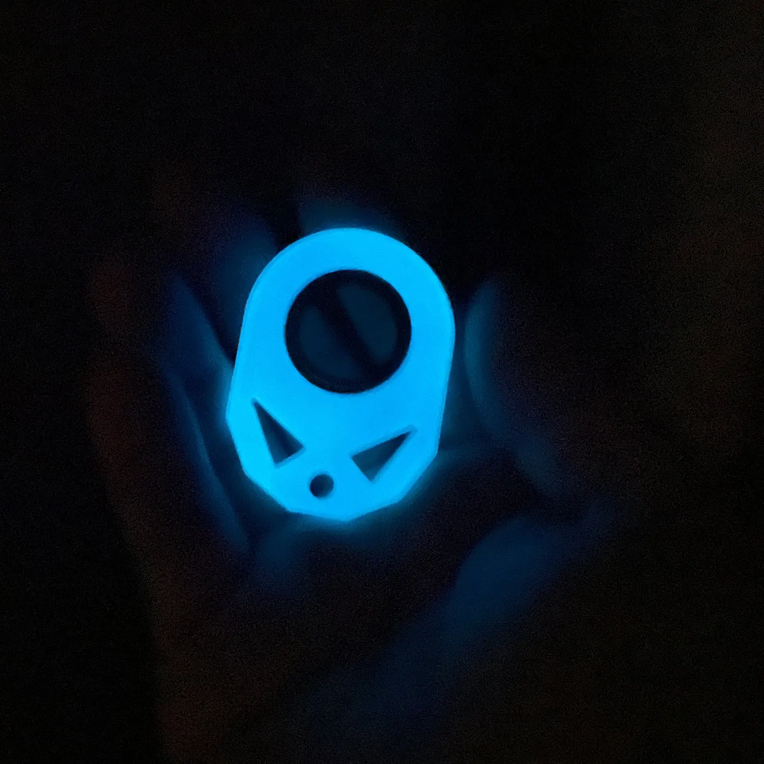Luminous fidget spinner keychain with bottle opener, 5cm plastic and zinc alloy construction, white and blue options