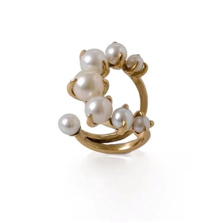 Gradient crescent pearl ring in alloy with silver finish on neutral background