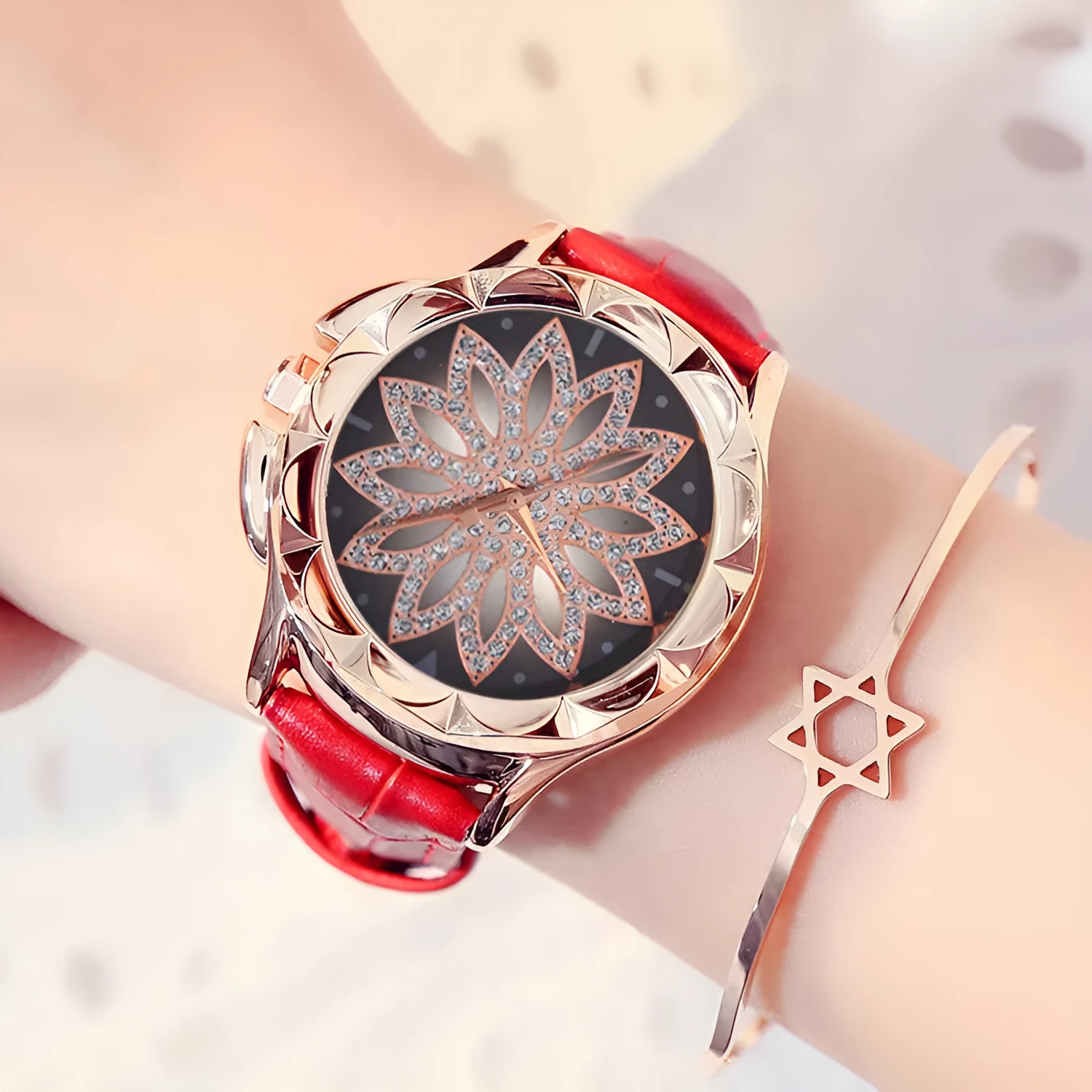 Ladies quartz watch with rotating dial, 40mm alloy case, PU leather strap, and pin buckle closure
