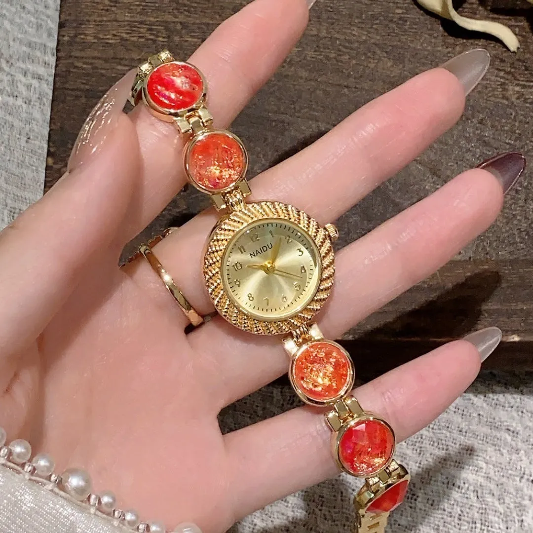 Women's round dial quartz watch in milky white with zinc alloy case