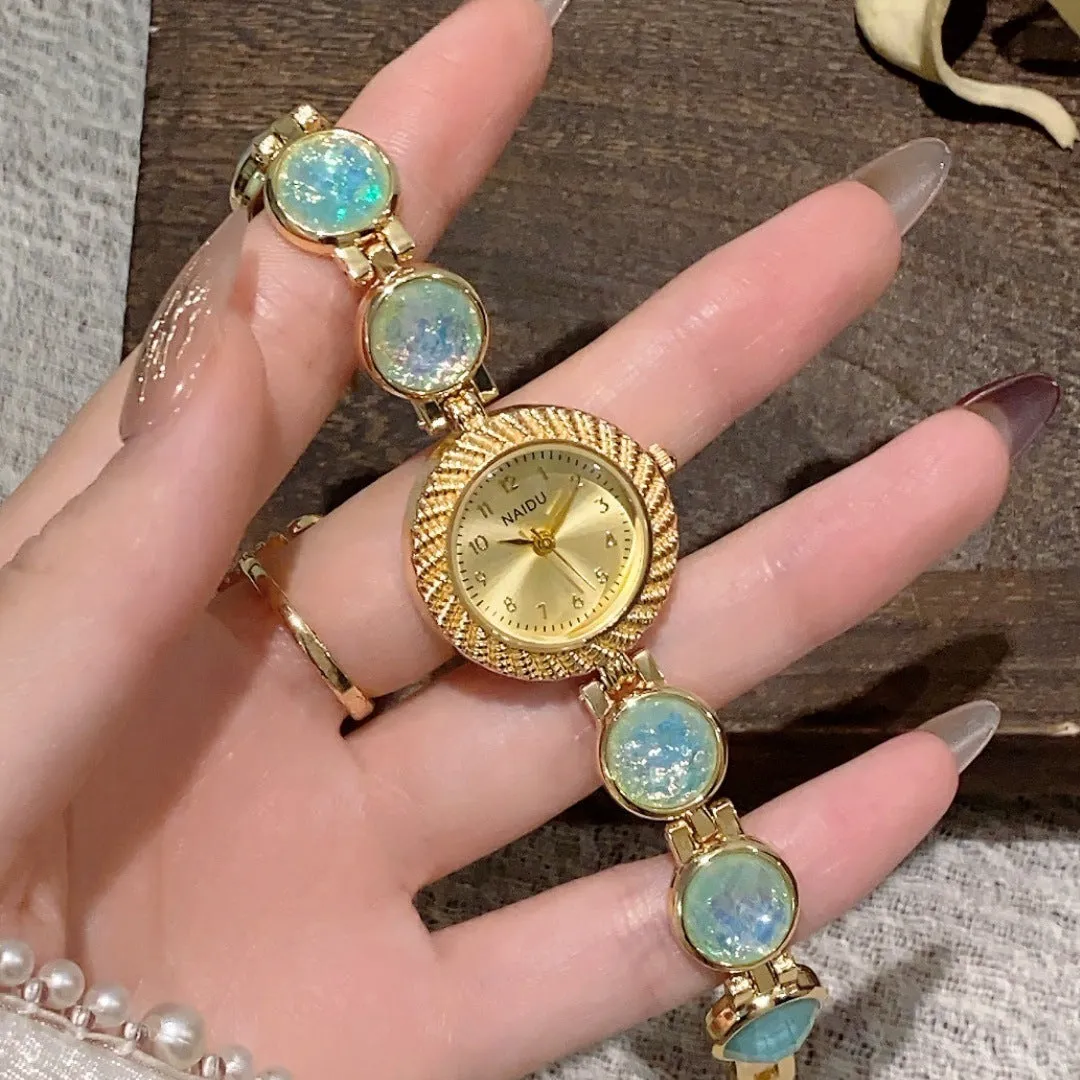 Women's round dial quartz watch in milky white with zinc alloy case