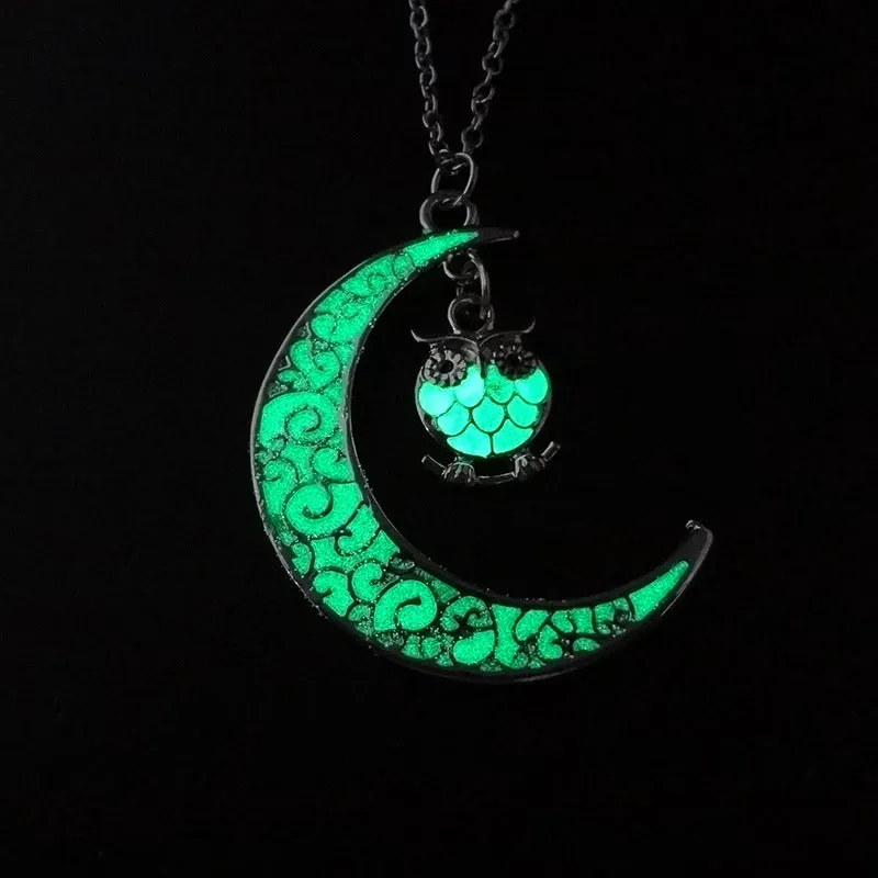Glowing pendant necklace with silver plated chain, 50 cm length, luminescent pendant in white K plating