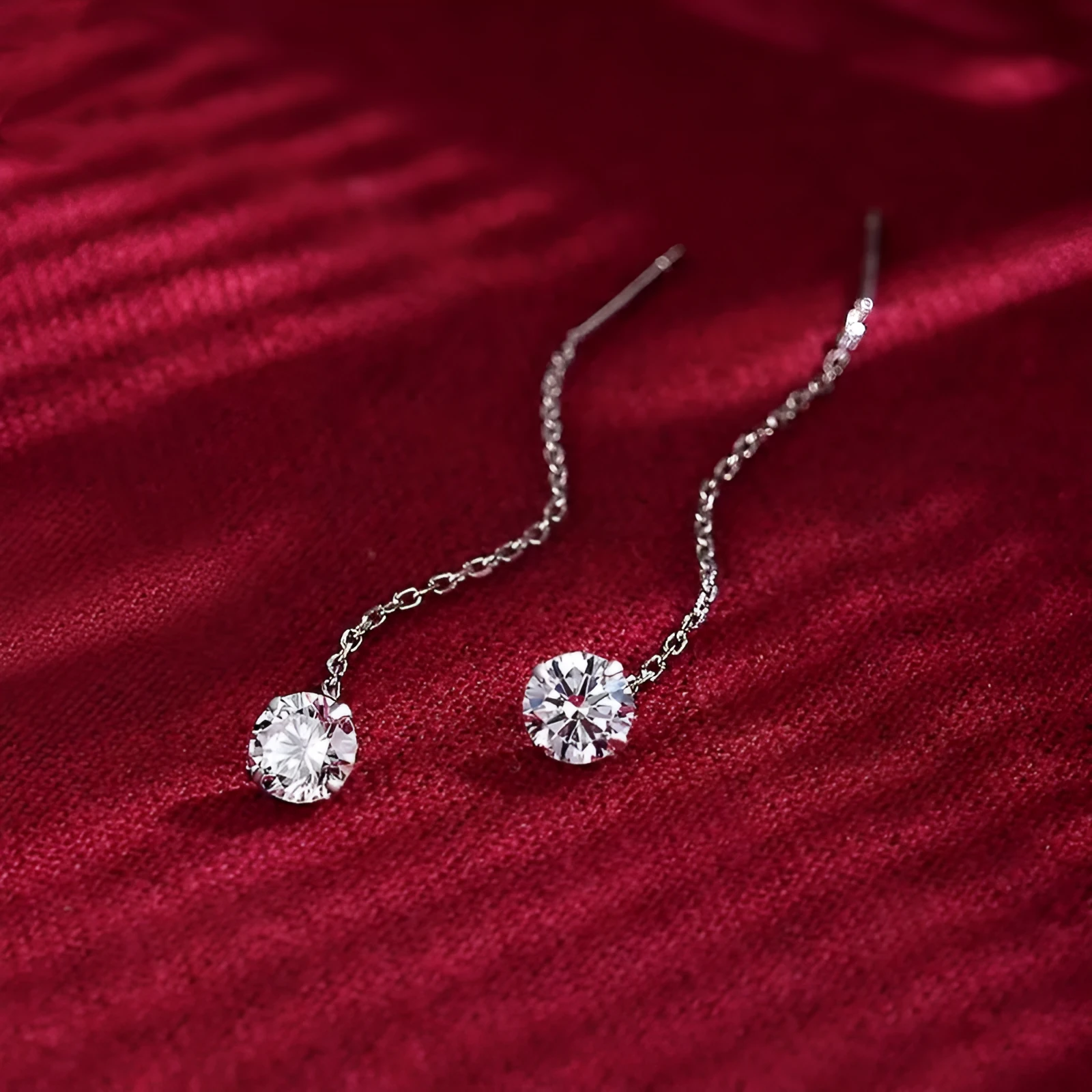 Round zirconium stud earrings with tassel rhinestone hanging in white gold colour on a geometric silver base