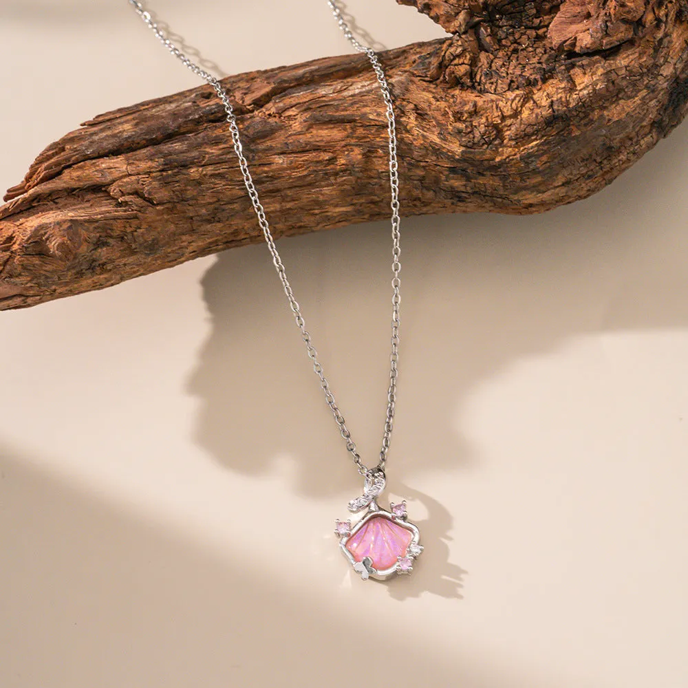 Women's geometric shell pendant clavicle chain necklace with copper pendant and stainless steel chain in white silver option