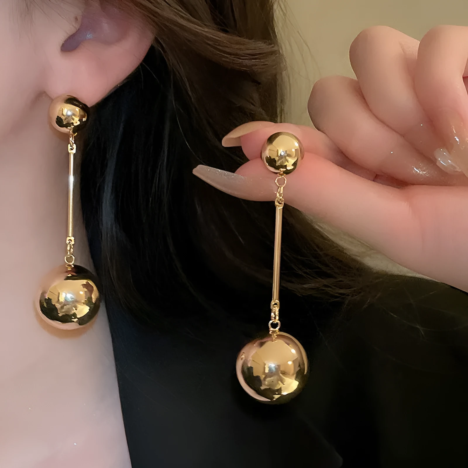 Metal heart-shaped geometric earrings with electroplated silver needle finish, three colour ball options