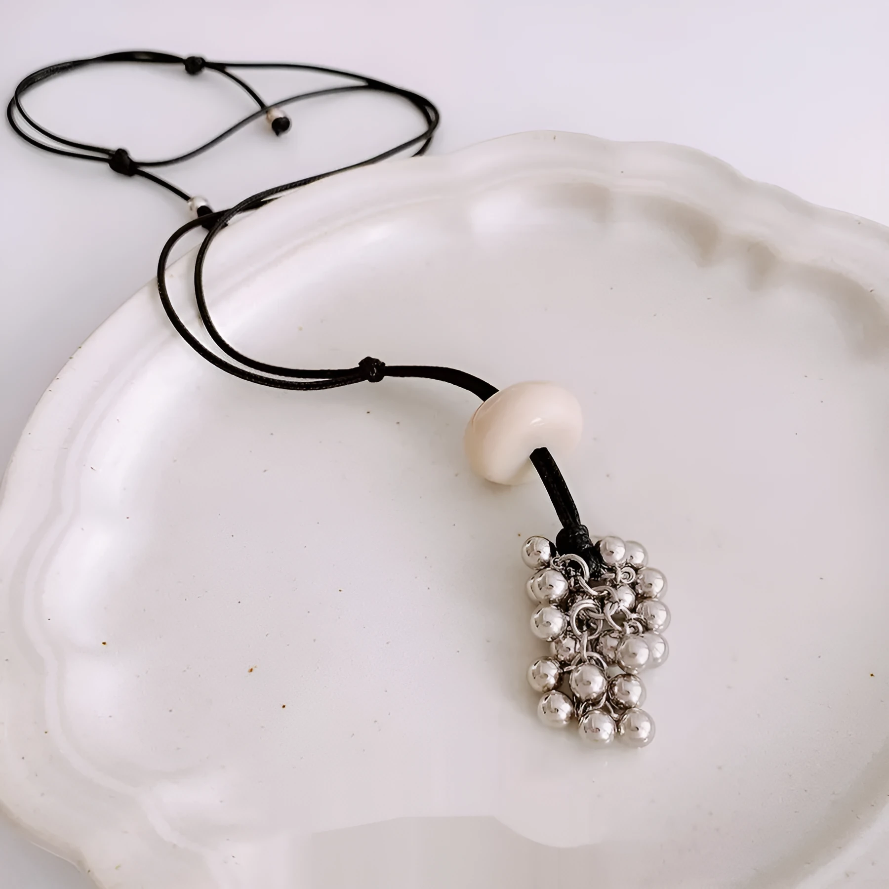 Alloy ring pendant necklace on clavicle chain in silver colour geometric round shape