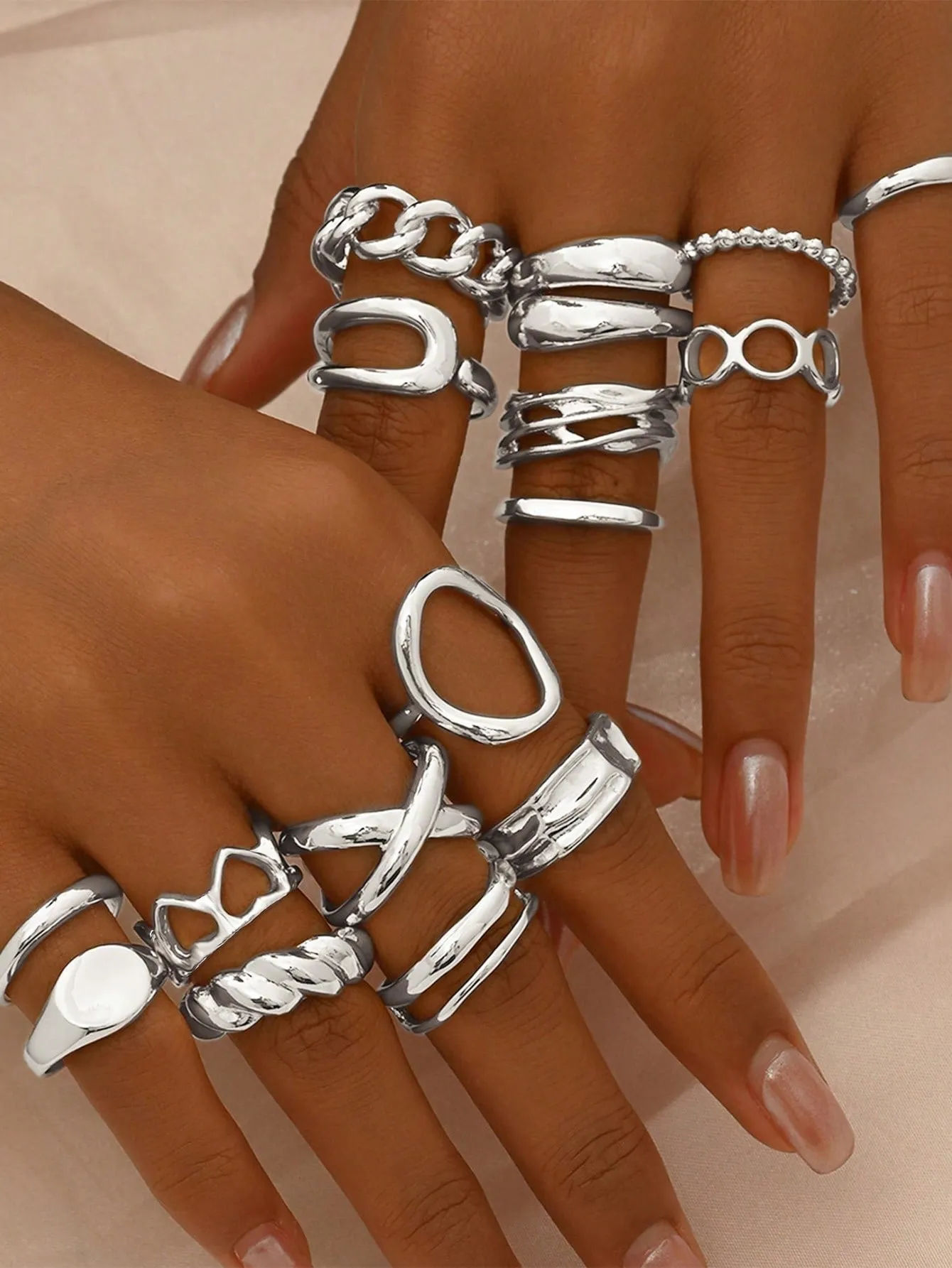 Women's 16-piece open ring suit in silver and gold zinc alloy geometric shape on display