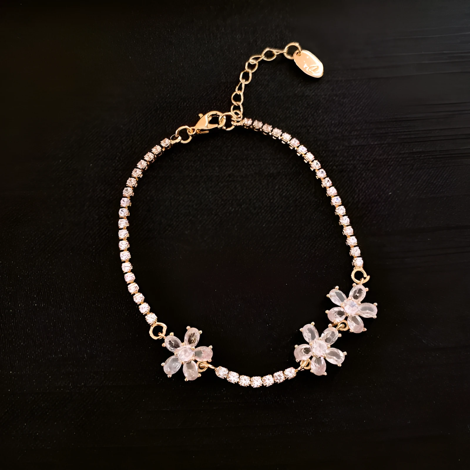 Women's geometric copper bracelet with inlaid zircon in a gold colour