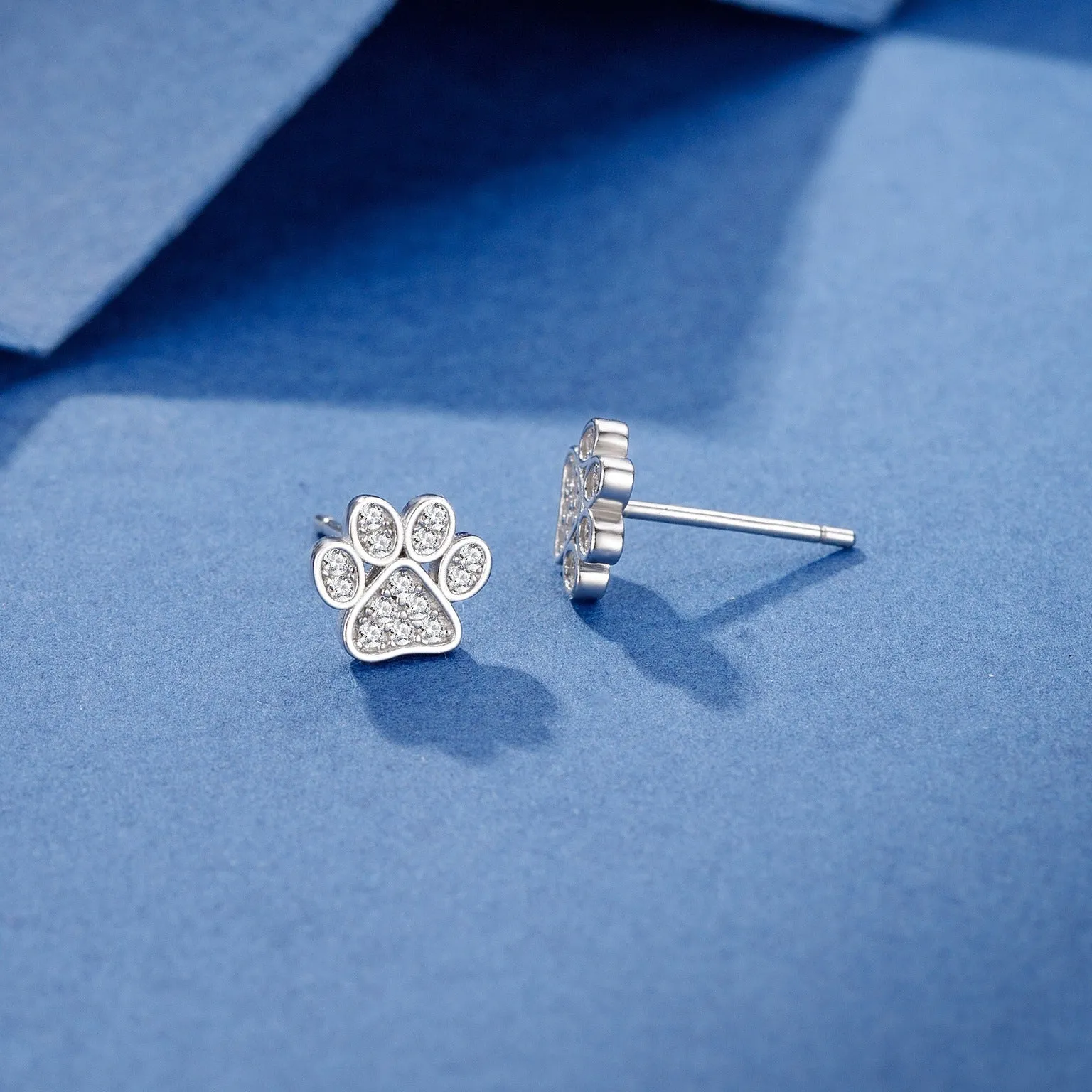 Pair of 925 sterling silver cat's paw stud earrings with full zircon surface, silver colour, 1.5 cm diameter